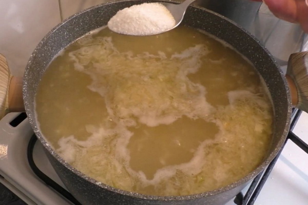 посолить суп