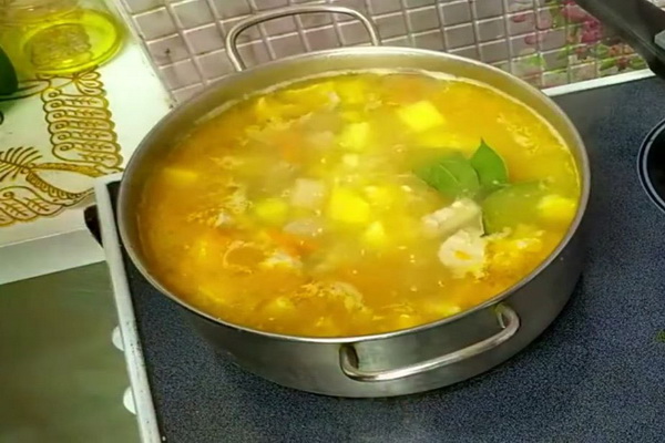 посолить суп
