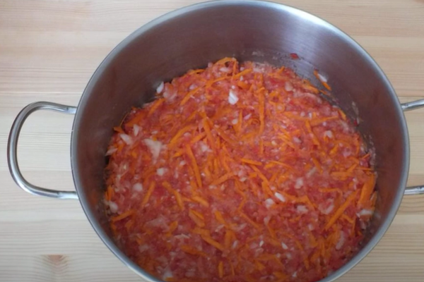 добавить перекрученный томат