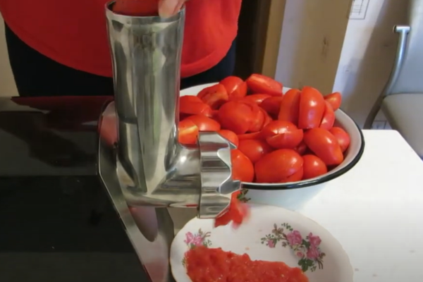 перекрутить томаты