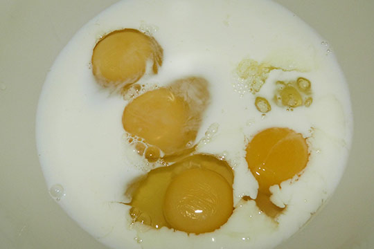 яйца в молоко