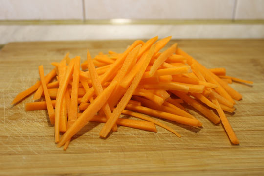 нашинковать морковь брусками