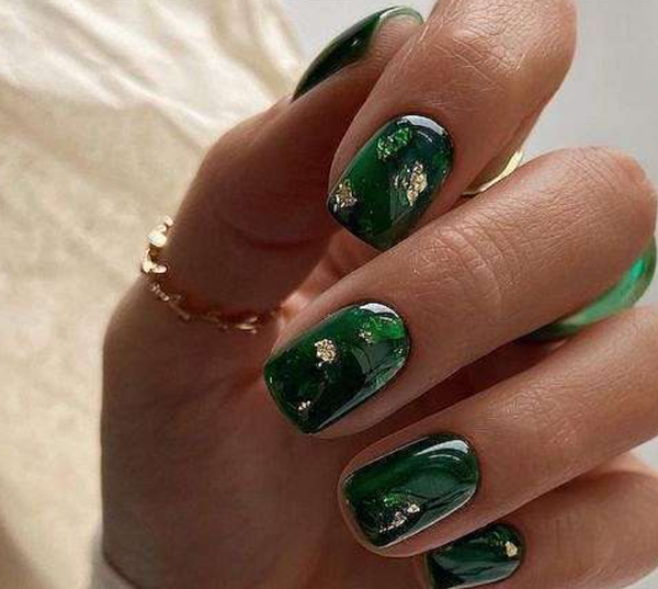 аккуратные зеленые ногти