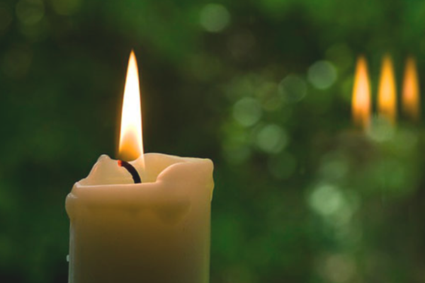 свеча на Троицу