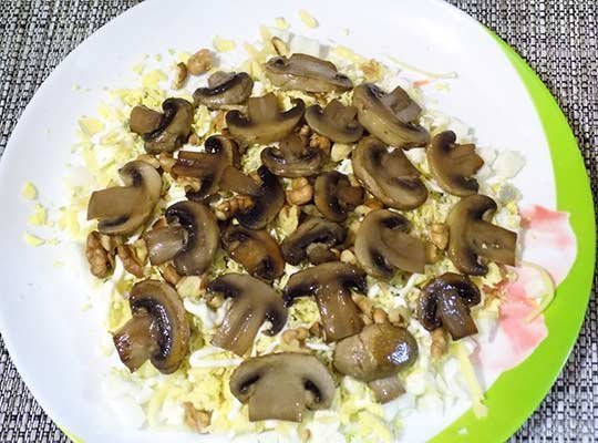 вкусный салат с грибами