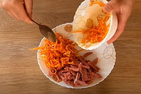 добавить острую морковь
