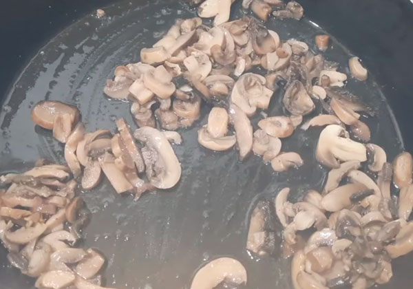 обжарить грибы