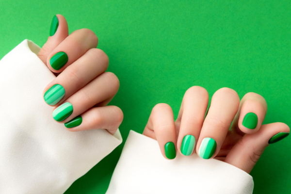 ногти в дизайне зеленого цвета